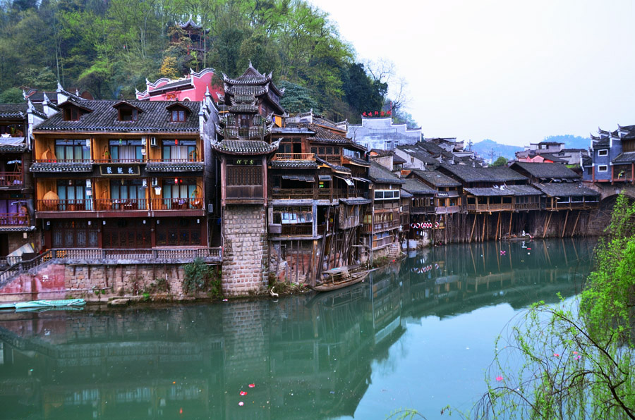  張家界國家森林公園、黃龍洞、鳳凰古城九景三晚四日游