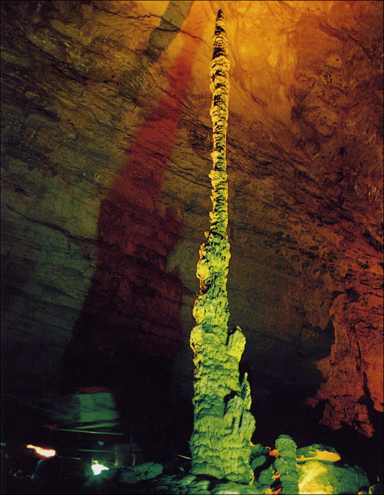 張家界國家森林公園、黃龍洞、鳳凰古城品質四日游